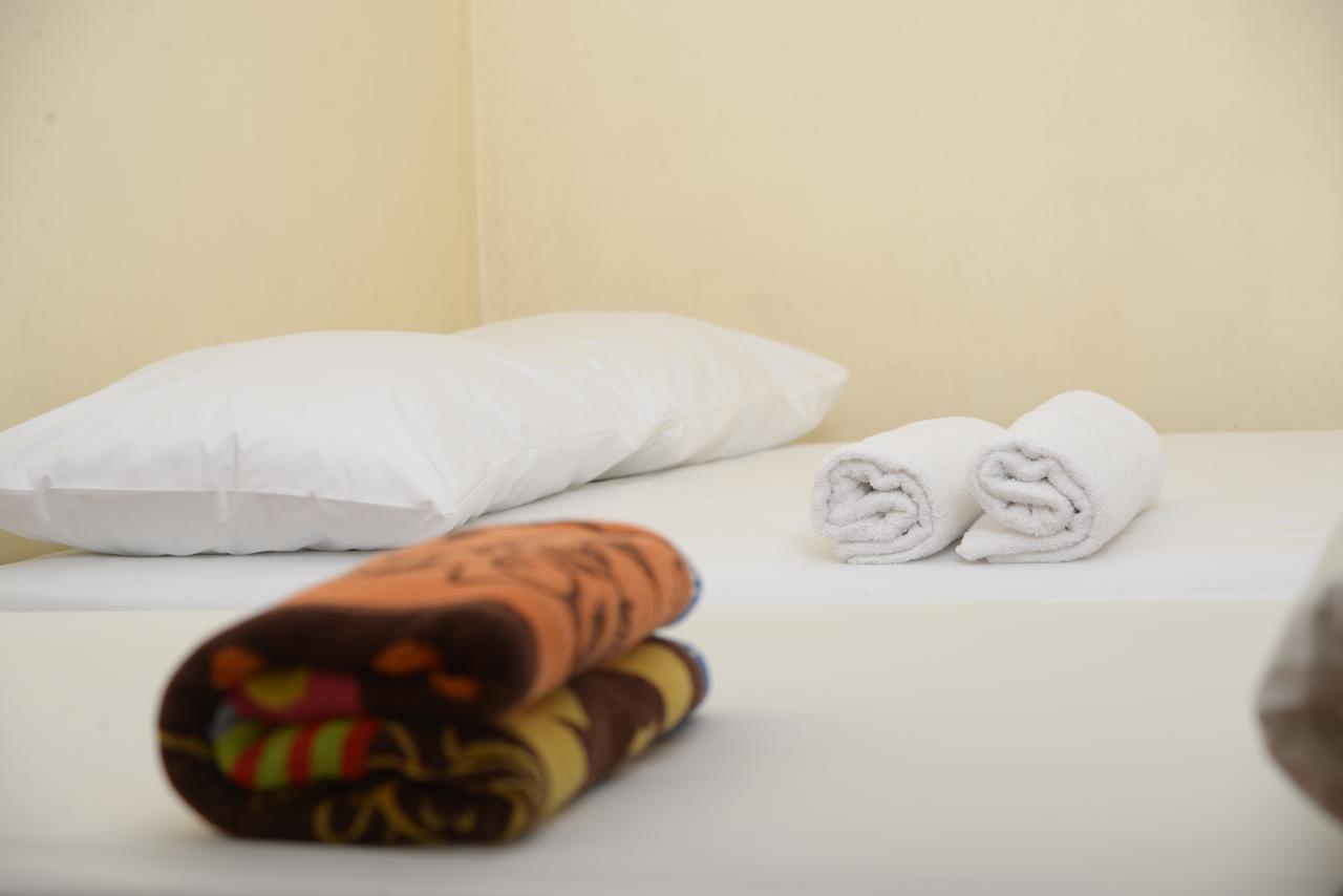 Bankaikow Hostel Kanchanaburi Bagian luar foto