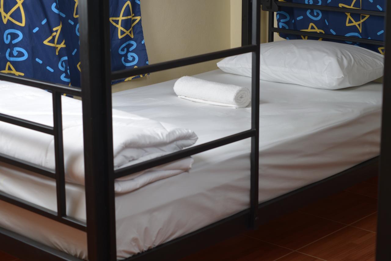 Bankaikow Hostel Kanchanaburi Bagian luar foto