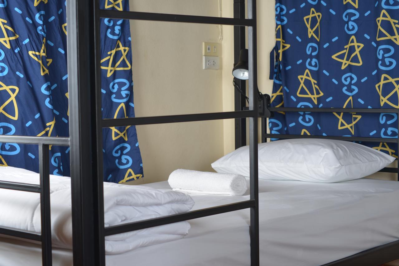Bankaikow Hostel Kanchanaburi Bagian luar foto