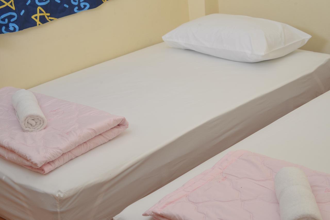 Bankaikow Hostel Kanchanaburi Bagian luar foto