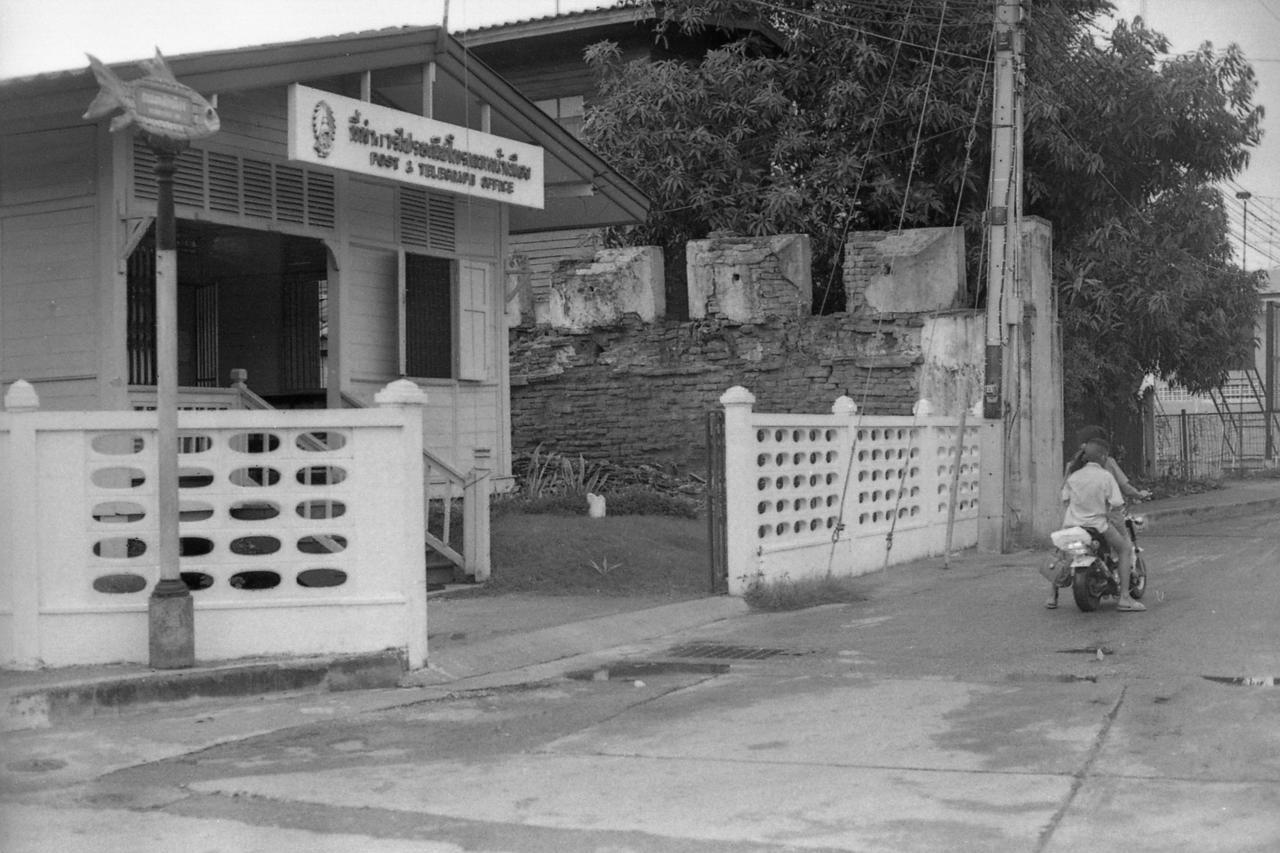 Bankaikow Hostel Kanchanaburi Bagian luar foto