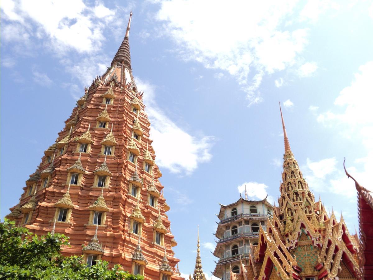 Bankaikow Hostel Kanchanaburi Bagian luar foto