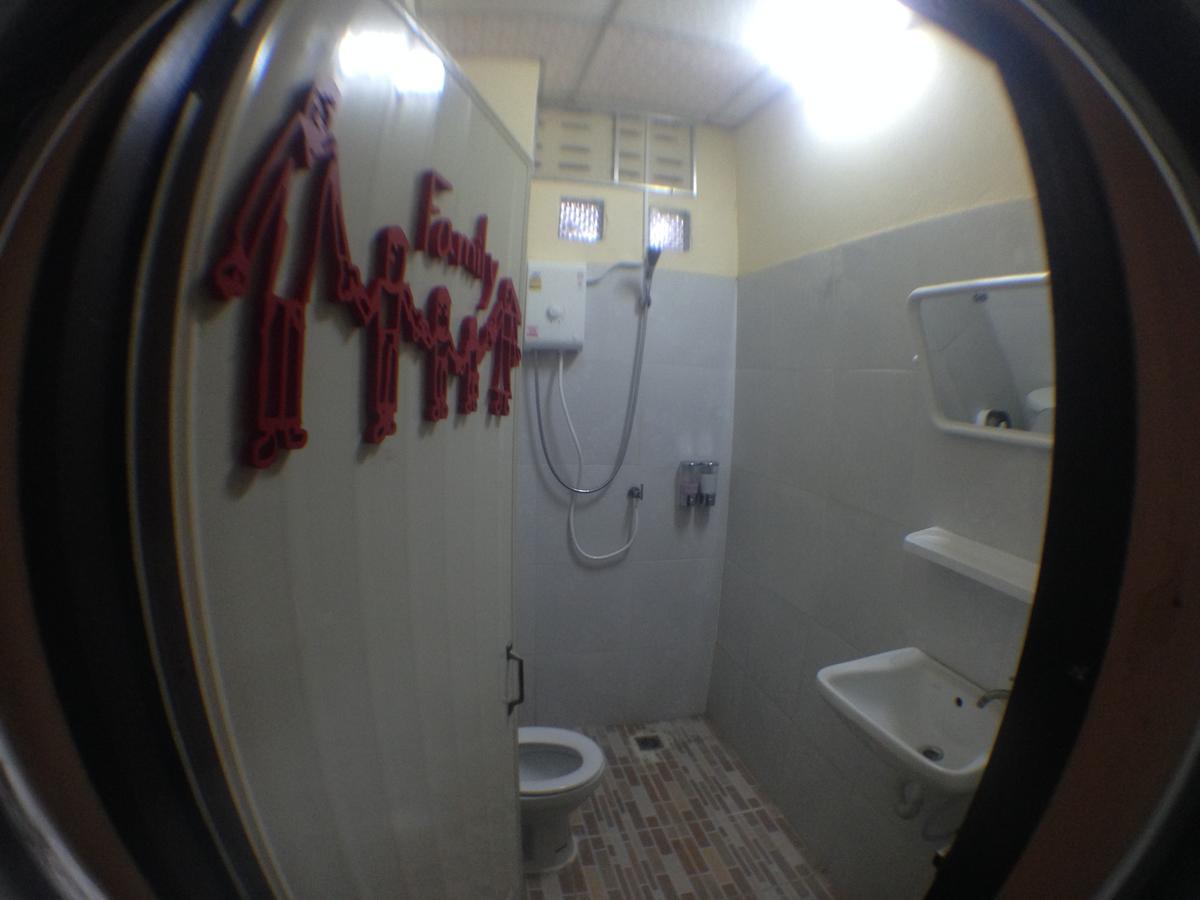 Bankaikow Hostel Kanchanaburi Bagian luar foto