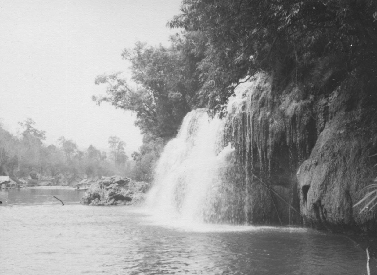 Bankaikow Hostel Kanchanaburi Bagian luar foto
