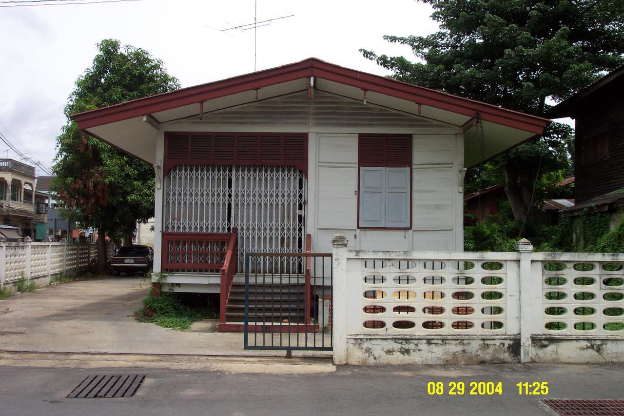 Bankaikow Hostel Kanchanaburi Bagian luar foto